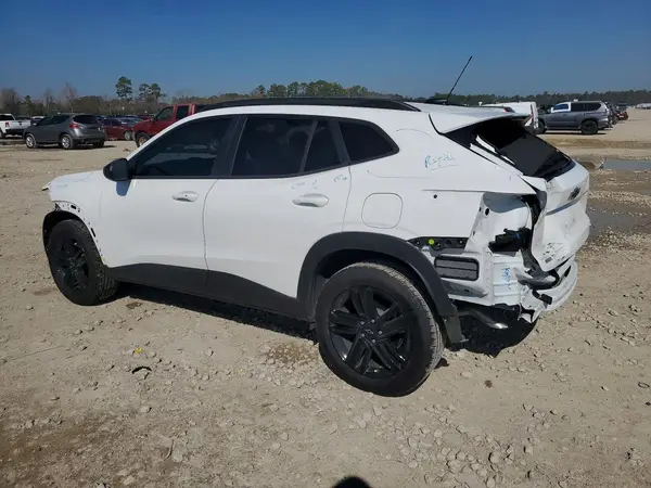 KL77LKEPXSC262372 2025 CHEVROLET TRAX - Image 2