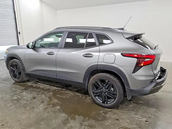 KL77LKEPXSC262792 2025 CHEVROLET TRAX - Image 2