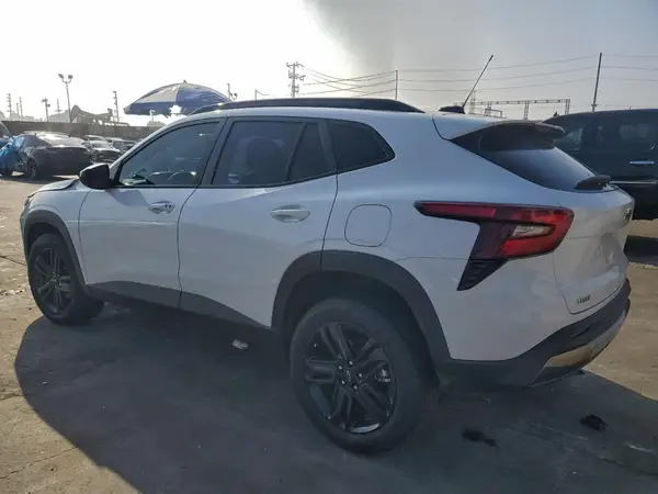 KL77LKEPXSC270584 2025 CHEVROLET TRAX - Image 2