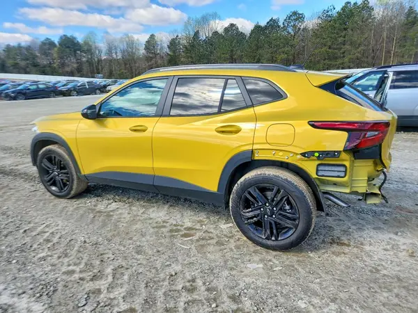 KL77LKEPXSC300389 2025 CHEVROLET TRAX - Image 2