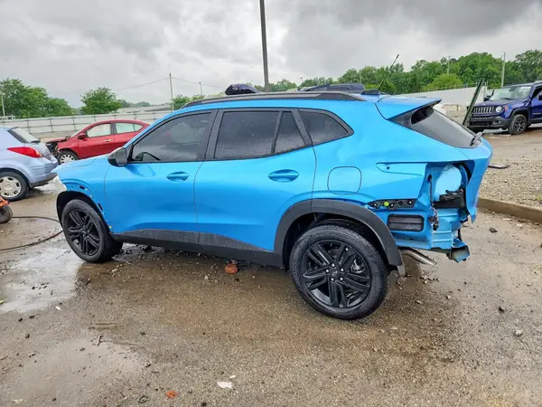 KL77LKEPXSC318505 2025 CHEVROLET TRAX - Image 2