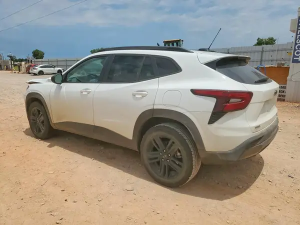 KL77LKEPXSC328838 2025 CHEVROLET TRAX - Image 2