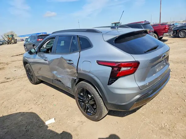 KL77LKEPXSC332310 2025 CHEVROLET TRAX - Image 2