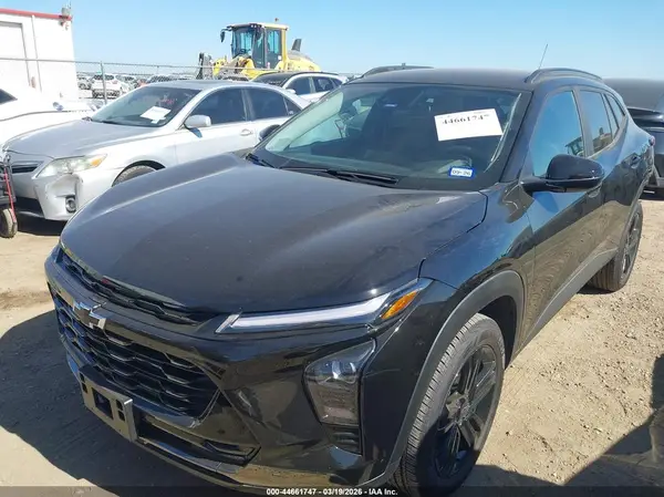 KL77LKEPXTC026371 2026 CHEVROLET TRAX - Image 2