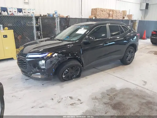KL77LKEPXTC045504 2026 CHEVROLET TRAX - Image 2