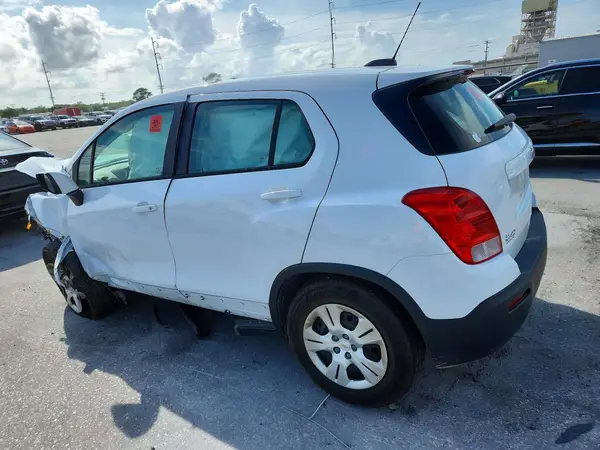 KL7CJKSB0GB552579 2016 CHEVROLET TRAX - Image 2