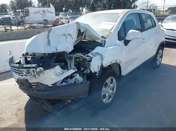 KL7CJKSB0GB561203 2016 CHEVROLET TRAX - Image 2