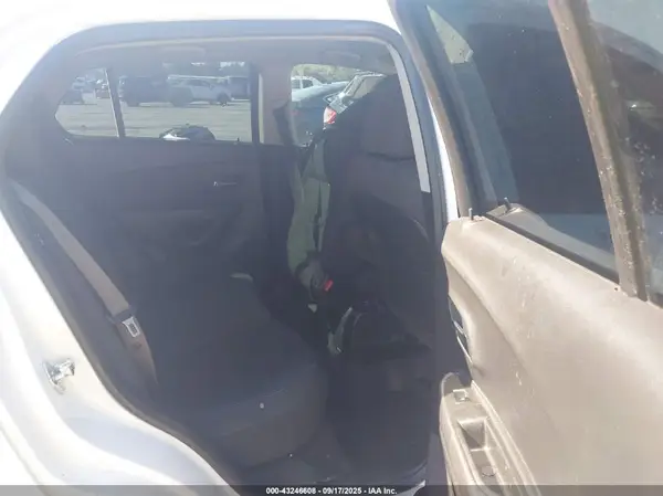 KL7CJKSB0GB569382 2016 CHEVROLET TRAX - Image 8