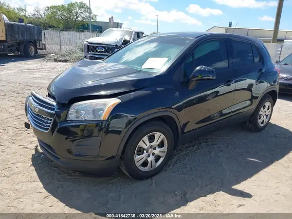 KL7CJKSB0GB606592 2016 CHEVROLET TRAX - Image 2