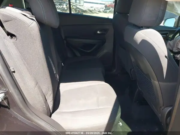 KL7CJKSB0GB606592 2016 CHEVROLET TRAX - Image 8