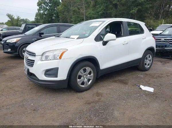 KL7CJKSB0GB632870 2016 CHEVROLET TRAX - Image 2