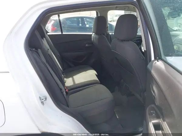 KL7CJKSB0GB666503 2016 CHEVROLET TRAX - Image 8