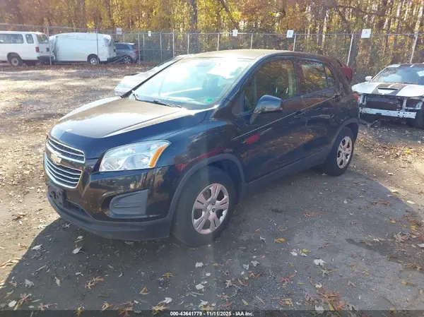 KL7CJKSB0GB734461 2016 CHEVROLET TRAX - Image 2