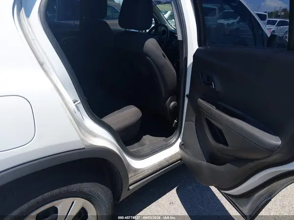 KL7CJKSB0HB100679 2017 CHEVROLET TRAX - Image 8