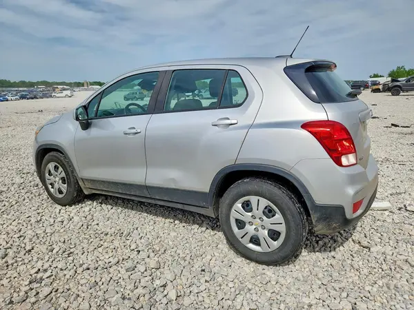 KL7CJKSB0HB104361 2017 CHEVROLET TRAX - Image 2