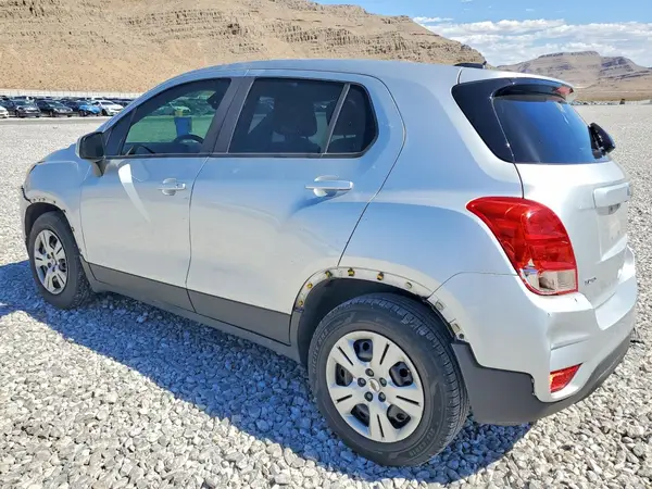 KL7CJKSB0HB143855 2017 CHEVROLET TRAX - Image 2
