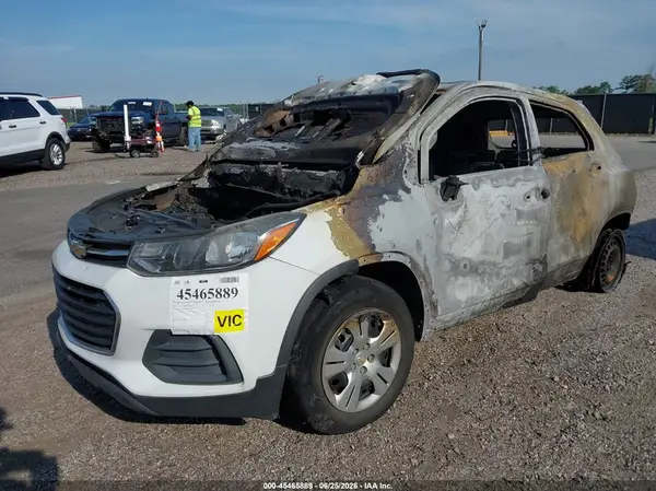 KL7CJKSB0HB146500 2017 CHEVROLET TRAX - Image 2