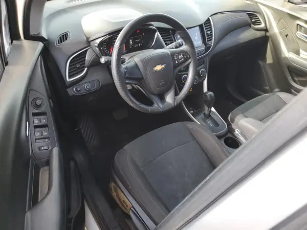KL7CJKSB0HB167587 2017 CHEVROLET TRAX - Image 8