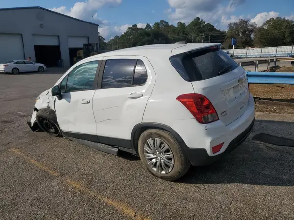 KL7CJKSB0HB173258 2017 CHEVROLET TRAX - Image 2