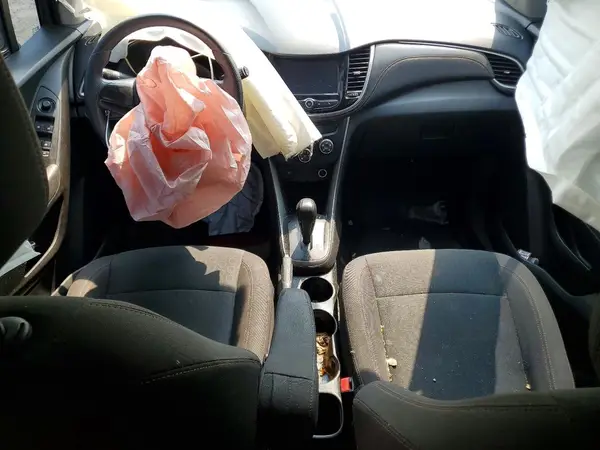 KL7CJKSB0HB215864 2017 CHEVROLET TRAX - Image 8