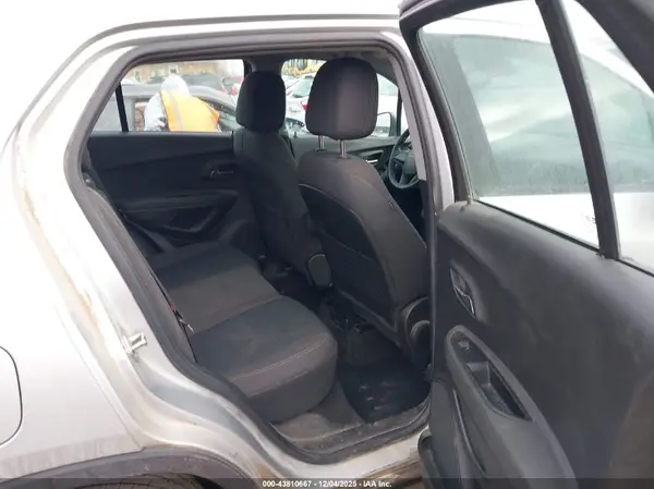 KL7CJKSB0HB237508 2017 CHEVROLET TRAX - Image 8