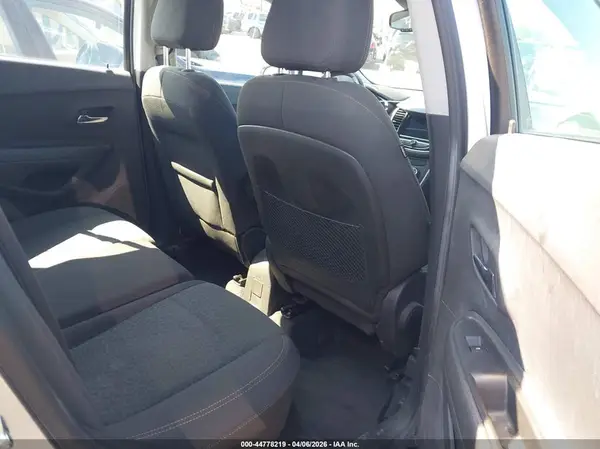 KL7CJKSB0JB542948 2018 CHEVROLET TRAX - Image 8