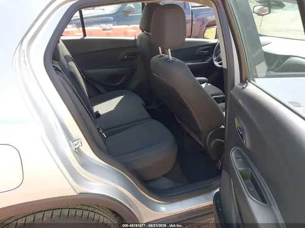 KL7CJKSB0JB544232 2018 CHEVROLET TRAX - Image 8