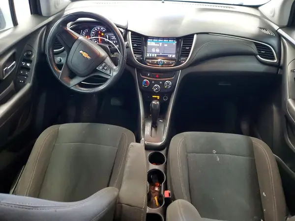 KL7CJKSB0JB586142 2018 CHEVROLET TRAX - Image 8
