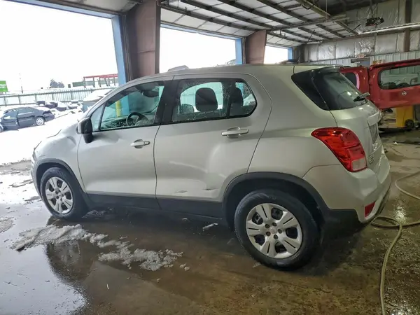 KL7CJKSB0JB606051 2018 CHEVROLET TRAX - Image 2