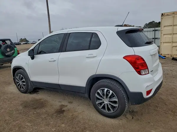KL7CJKSB0JB622735 2018 CHEVROLET TRAX - Image 2