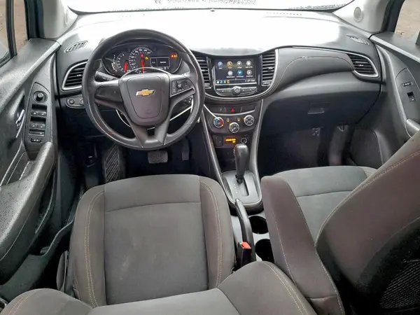 KL7CJKSB0JB622735 2018 CHEVROLET TRAX - Image 8