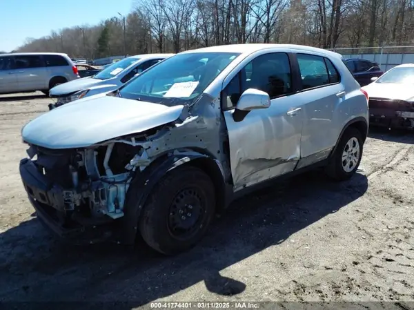KL7CJKSB0JB624906 2018 CHEVROLET TRAX - Image 2