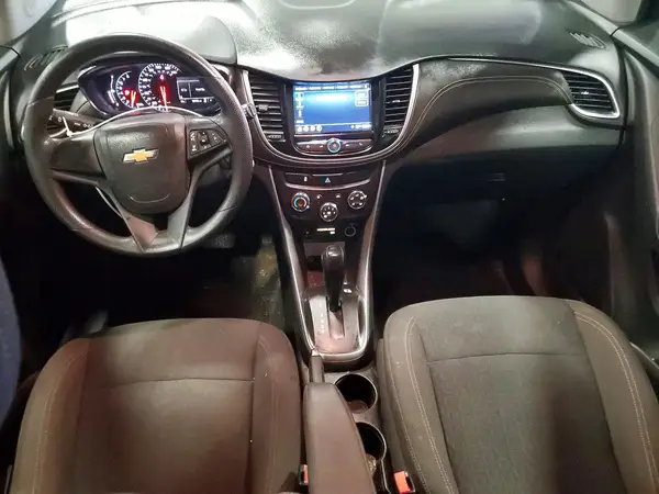 KL7CJKSB0JB702598 2018 CHEVROLET TRAX - Image 8