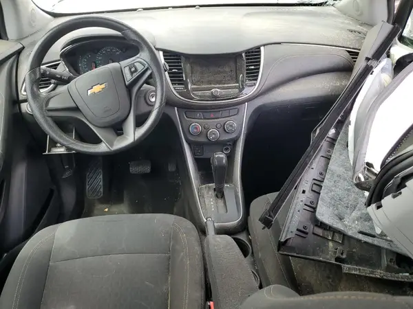KL7CJKSB0JB721815 2018 CHEVROLET TRAX - Image 8