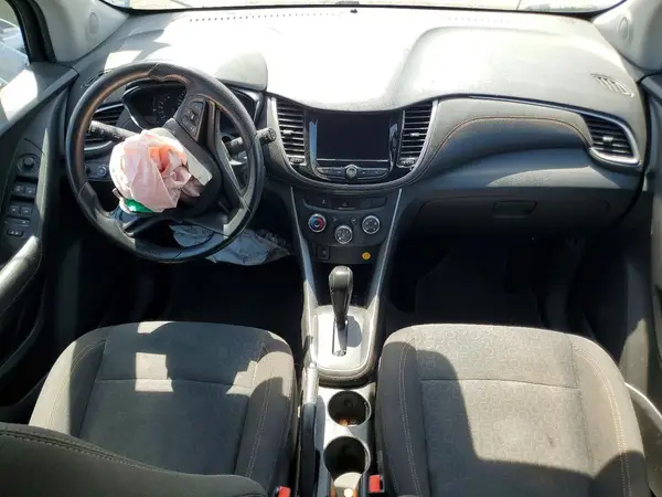 KL7CJKSB0JB722138 2018 CHEVROLET TRAX - Image 8
