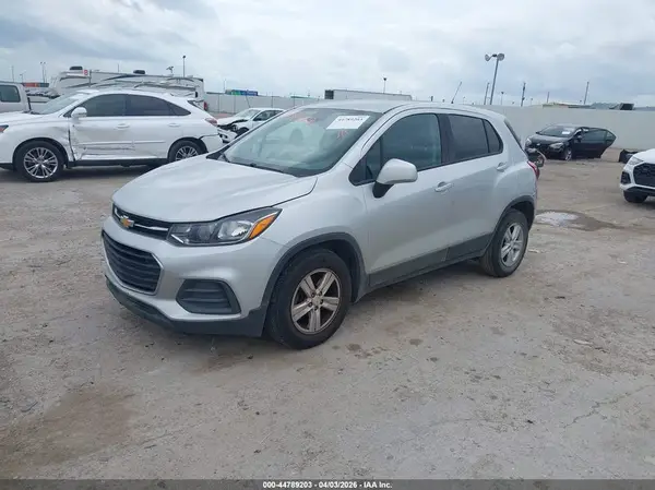KL7CJKSB0LB017276 2020 CHEVROLET TRAX - Image 2