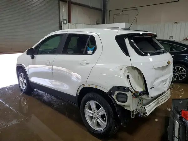 KL7CJKSB0LB020503 2020 CHEVROLET TRAX - Image 2