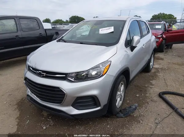 KL7CJKSB0LB024695 2020 CHEVROLET TRAX - Image 2