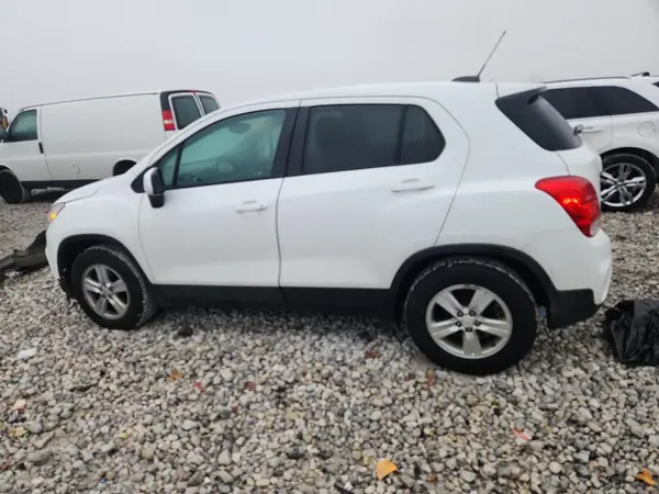 KL7CJKSB0LB032537 2020 CHEVROLET TRAX - Image 2