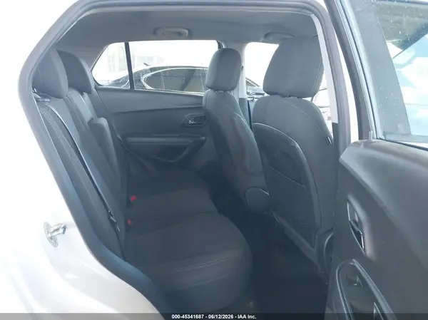 KL7CJKSB0LB045238 2020 CHEVROLET TRAX - Image 8