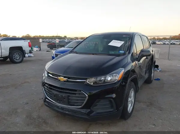 KL7CJKSB0LB050052 2020 CHEVROLET TRAX - Image 2