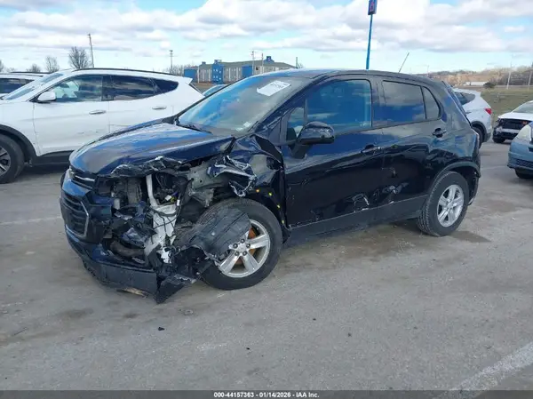 KL7CJKSB0LB064789 2020 CHEVROLET TRAX - Image 2