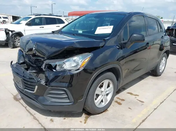KL7CJKSB0LB073346 2020 CHEVROLET TRAX - Image 2