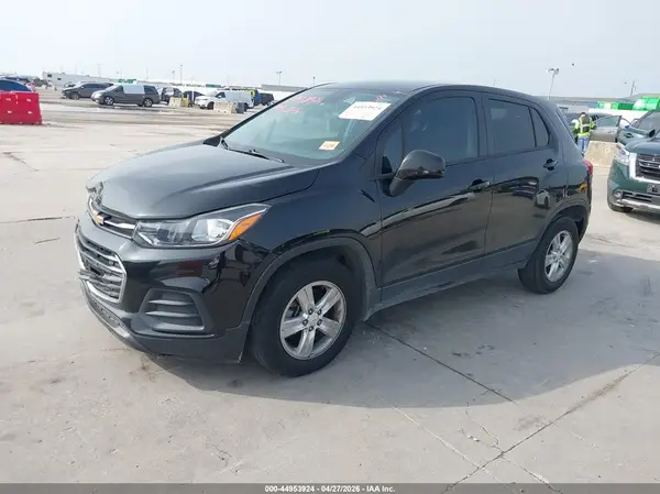 KL7CJKSB0LB075758 2020 CHEVROLET TRAX - Image 2