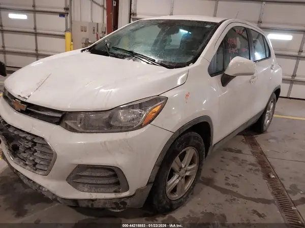 KL7CJKSB0LB089238 2020 CHEVROLET TRAX - Image 2