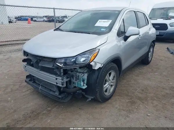 KL7CJKSB0LB312202 2020 CHEVROLET TRAX - Image 2