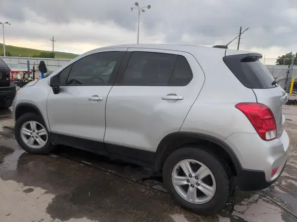 KL7CJKSB0LB317514 2020 CHEVROLET TRAX - Image 2