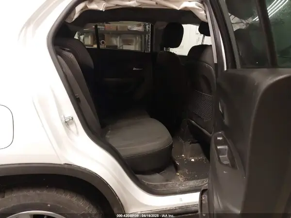 KL7CJKSB0LB318257 2020 CHEVROLET TRAX - Image 8