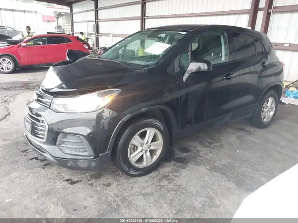 KL7CJKSB0LB319439 2020 CHEVROLET TRAX - Image 2