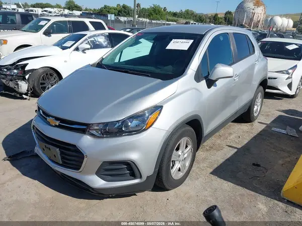 KL7CJKSB0LB327010 2020 CHEVROLET TRAX - Image 2